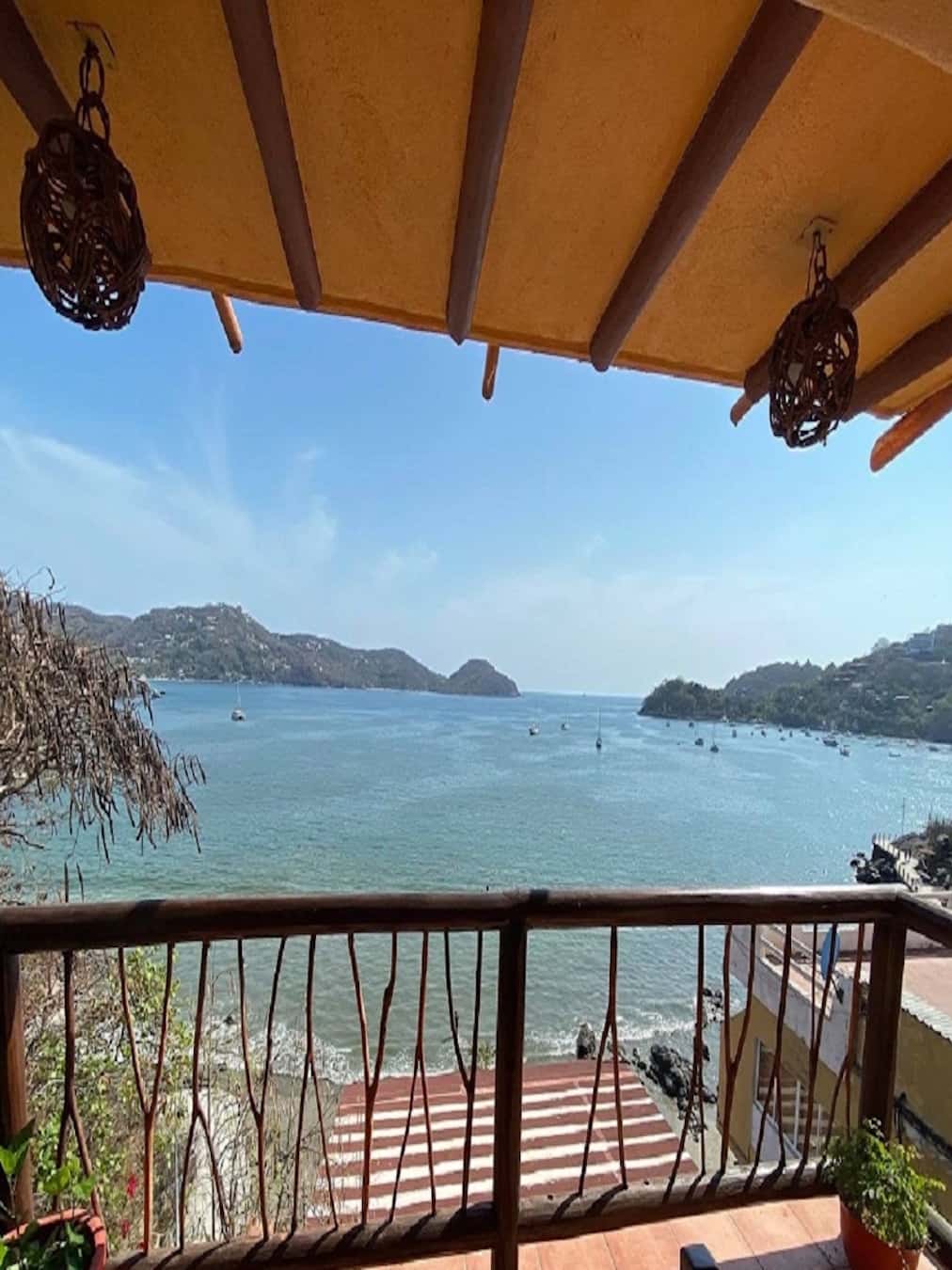 Vista al mar desde el balcón privado de la Suite 10 – Casa Adriana