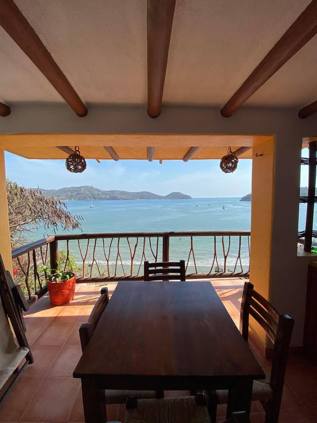 Vista de la cocineta exterior de la Suite 14 – Casa Adriana