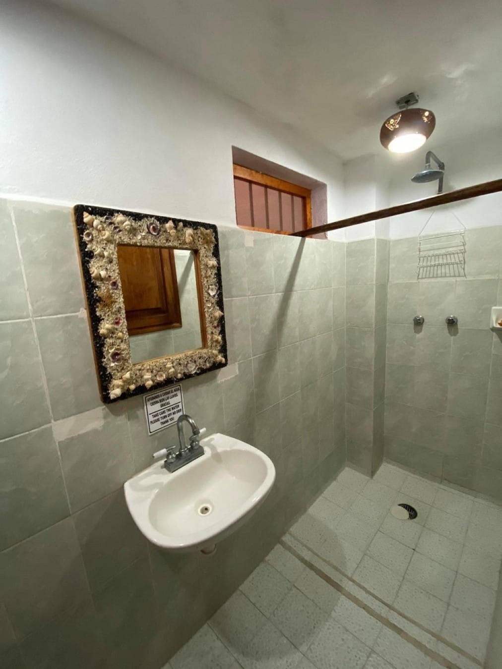 Vista del baño de la Suite 14 – Casa Adriana