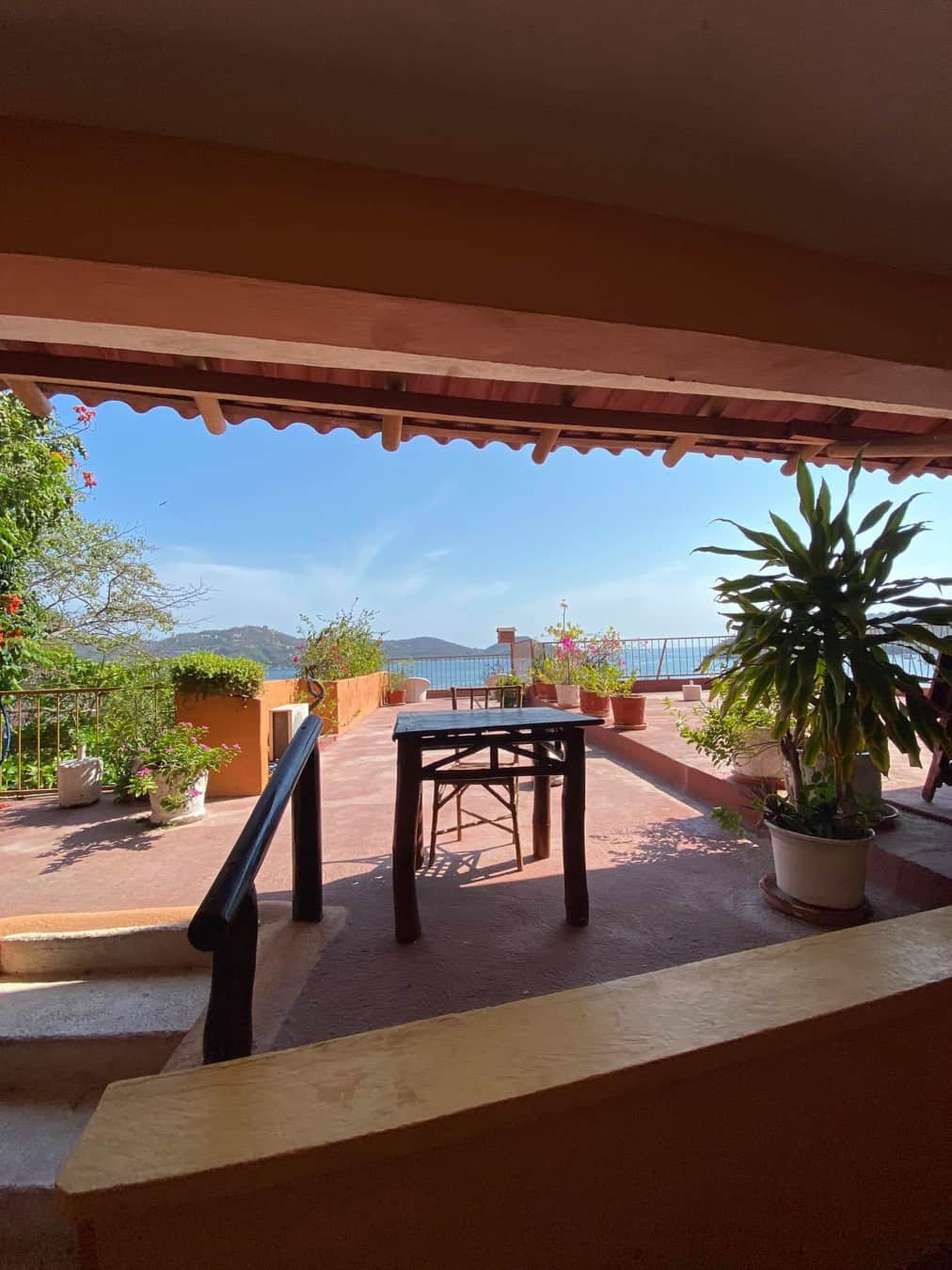 Vista al mar desde la terraza compartida de la habitación Standard 2 – Casa Adriana