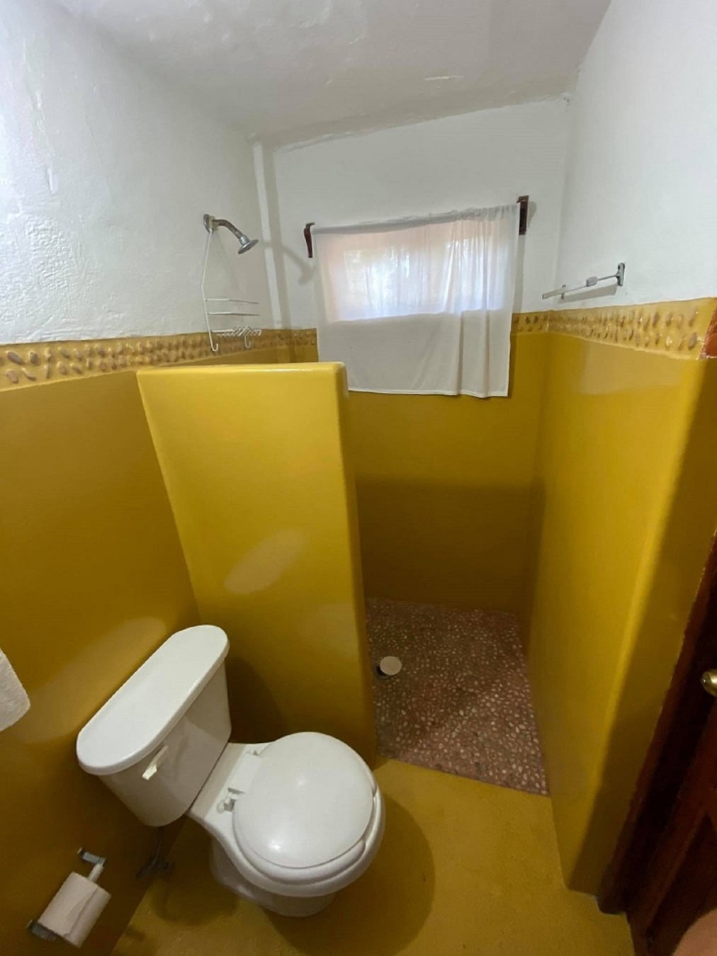 Vista del baño de la habitación Standard 3 – Casa Adriana