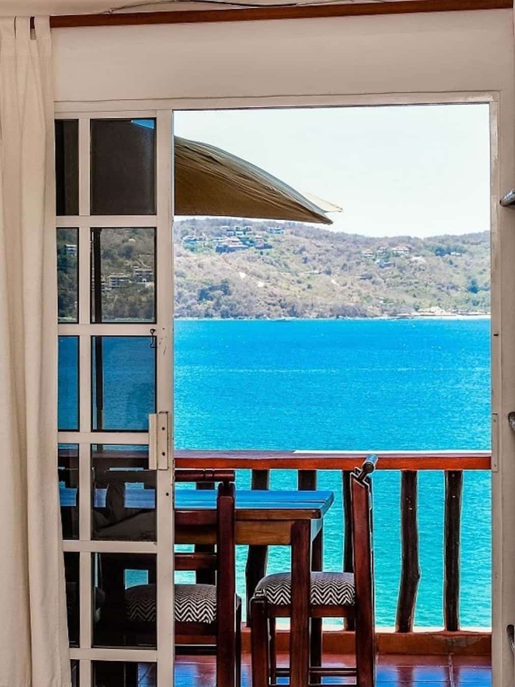 Vista al mar desde la terraza privada de la habitación Master Suite 6 – Casa Adriana