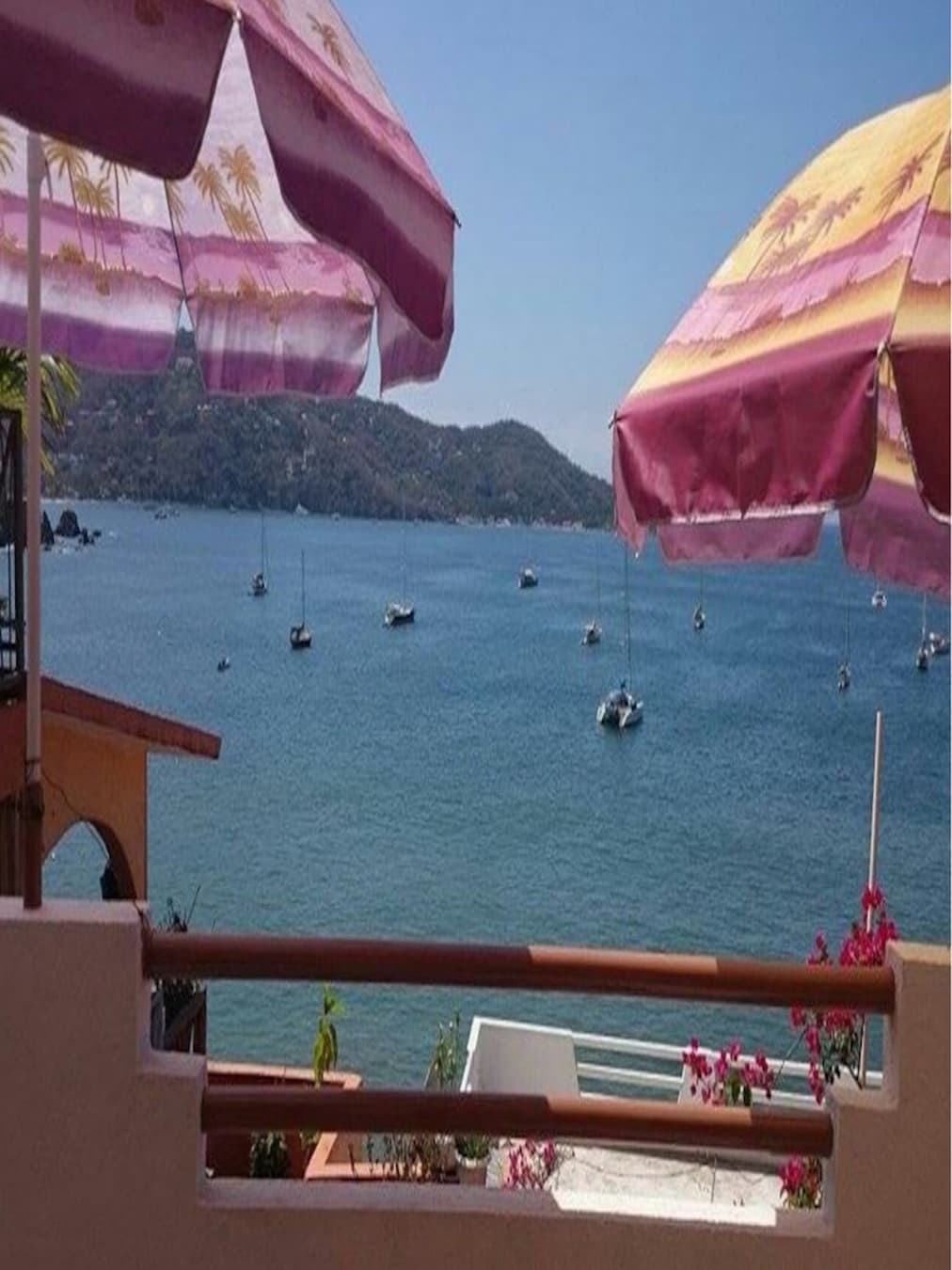 Vista al mar desde la terraza privada de la habitación Master Suite 7 – Casa Adriana