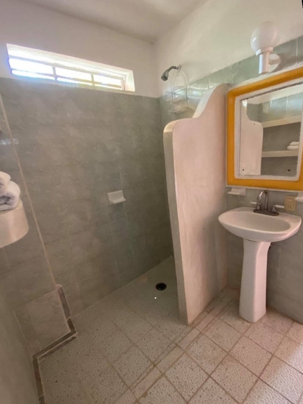 Vista del baño de la habitación Master Suite 7 – Casa Adriana