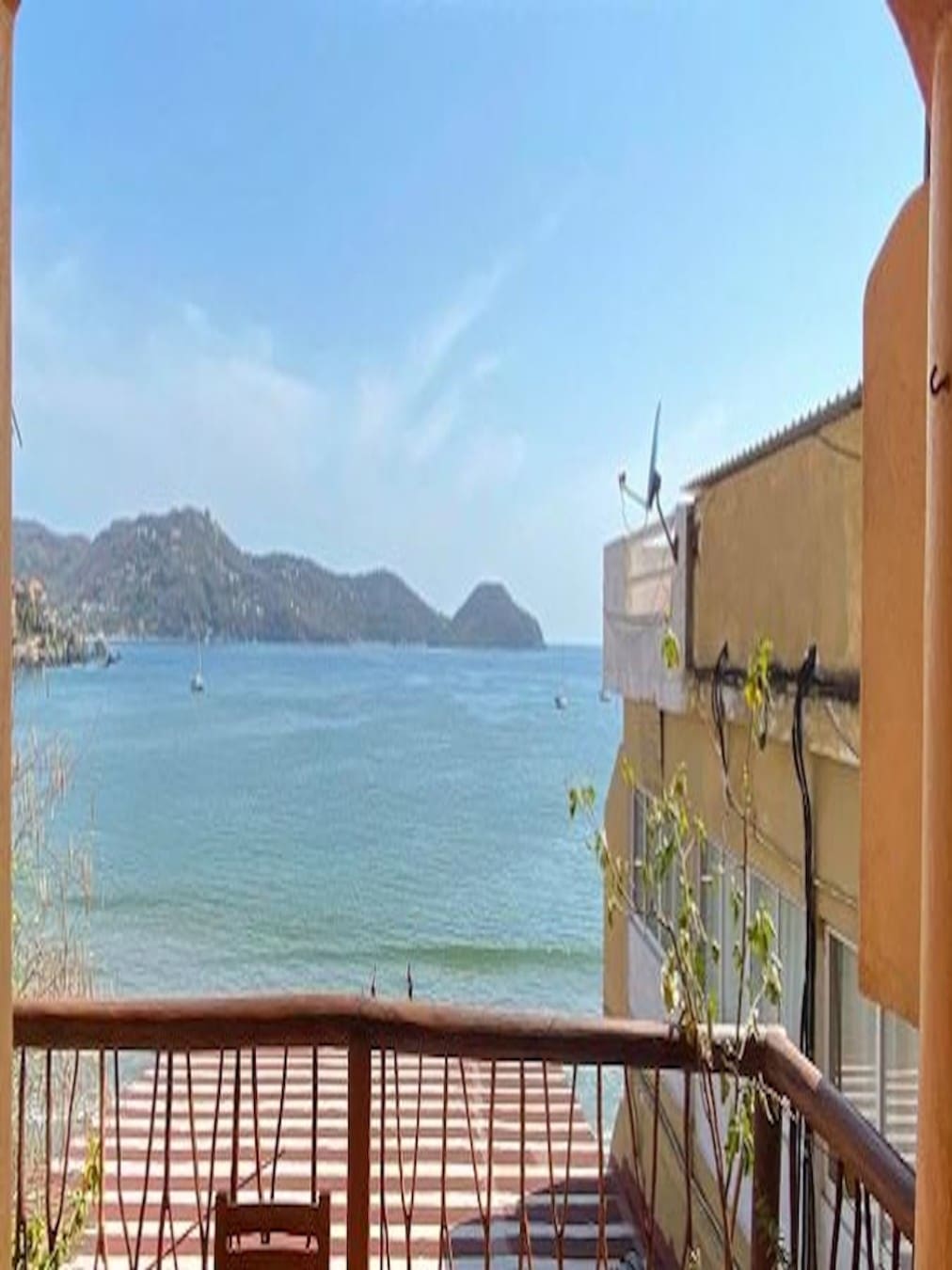 Vista al mar desde el balcón privado de la Suite 9 – Casa Adriana