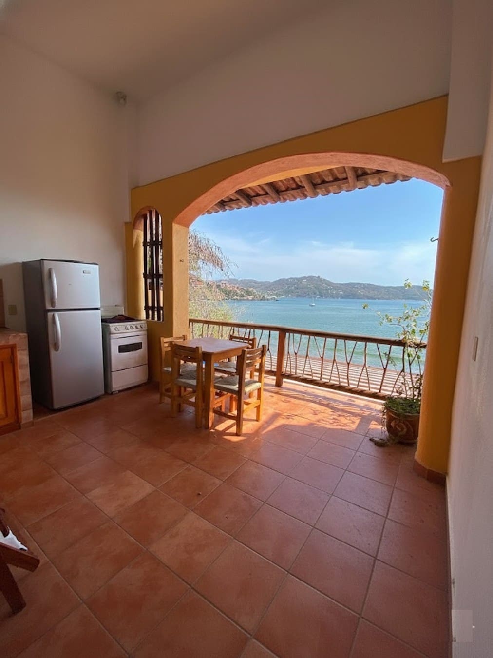 Vista de la cocineta exterior de la Suite 9 – Casa Adriana