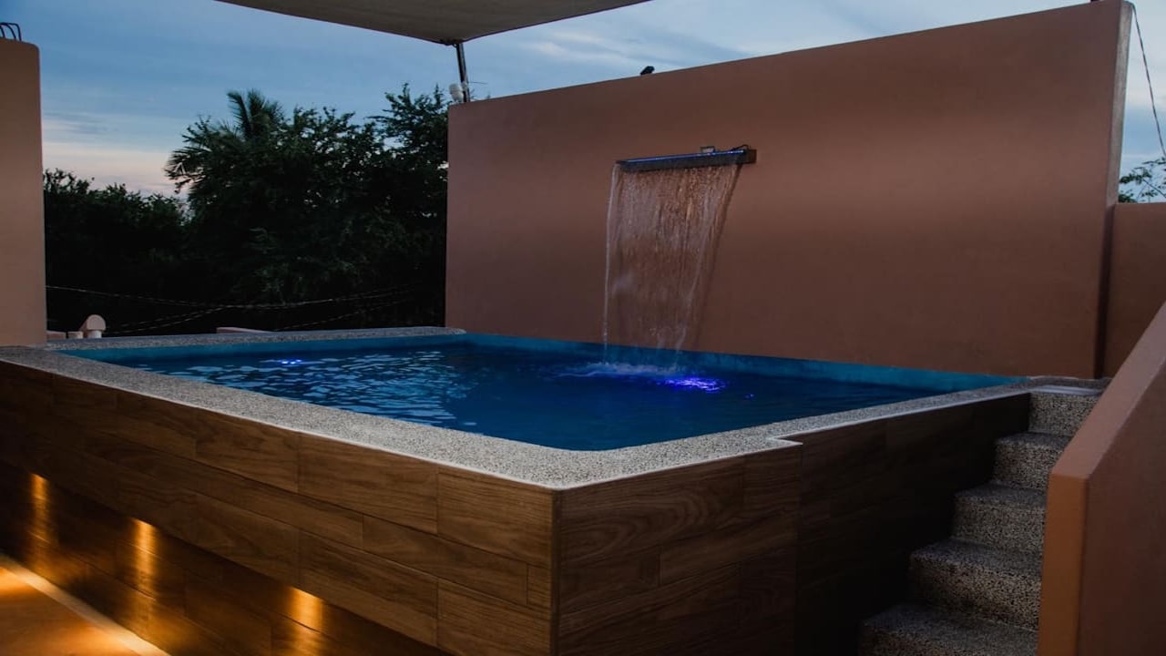 Vista de la piscina compartida en Casa Luna