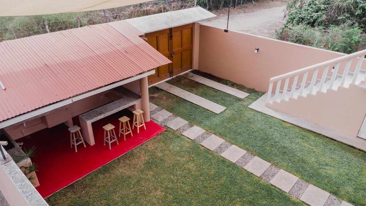 Vista de la palapa con asador