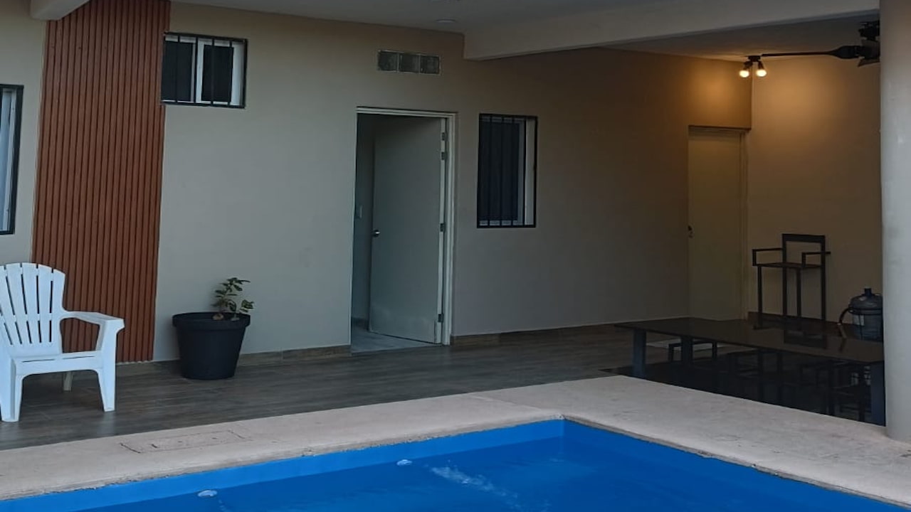 Otra vista del acceso a cuarto de planta baja cocina y alberca en Casa Tania