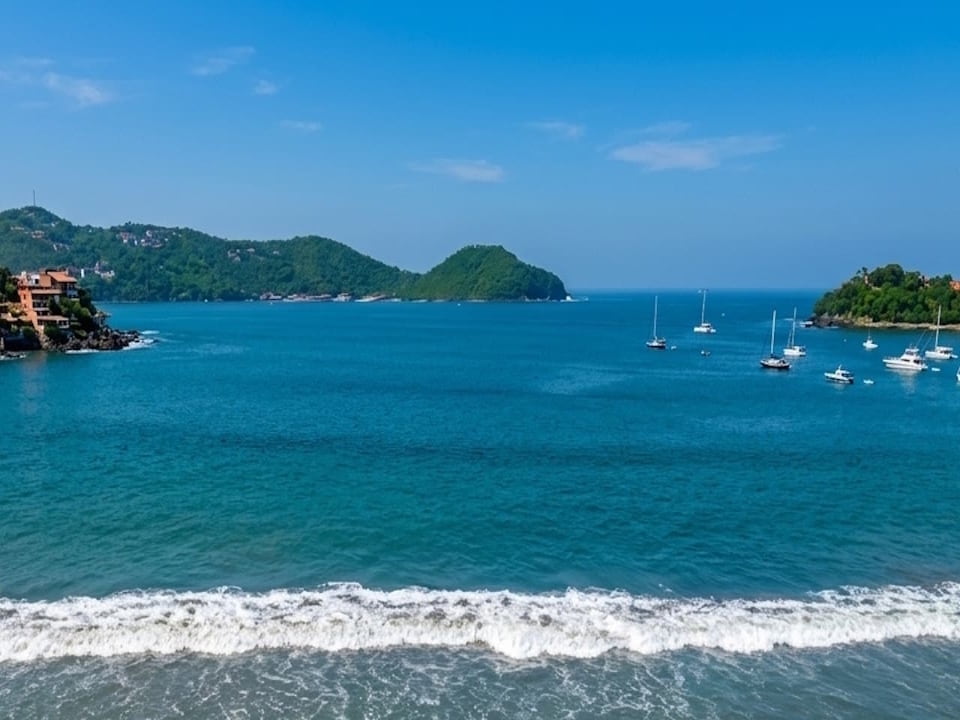 Vista del mar en la bahía de zihuatanejo