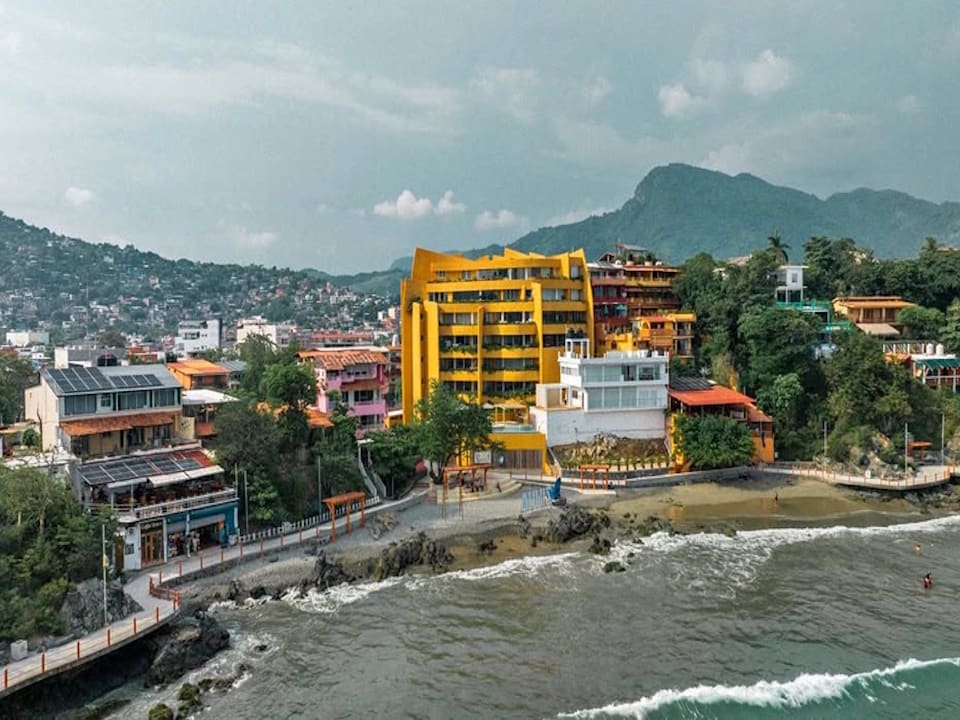 Vista de la costera de zihuatanejo desde la bahía